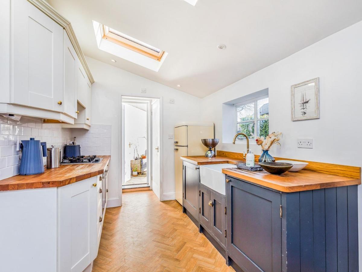 Pass The Keys Charming Downland Cottage チチェスター エクステリア 写真