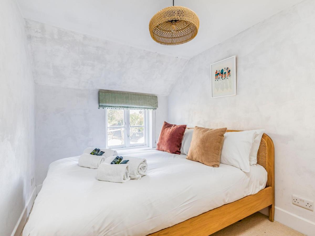 Pass The Keys Charming Downland Cottage チチェスター エクステリア 写真