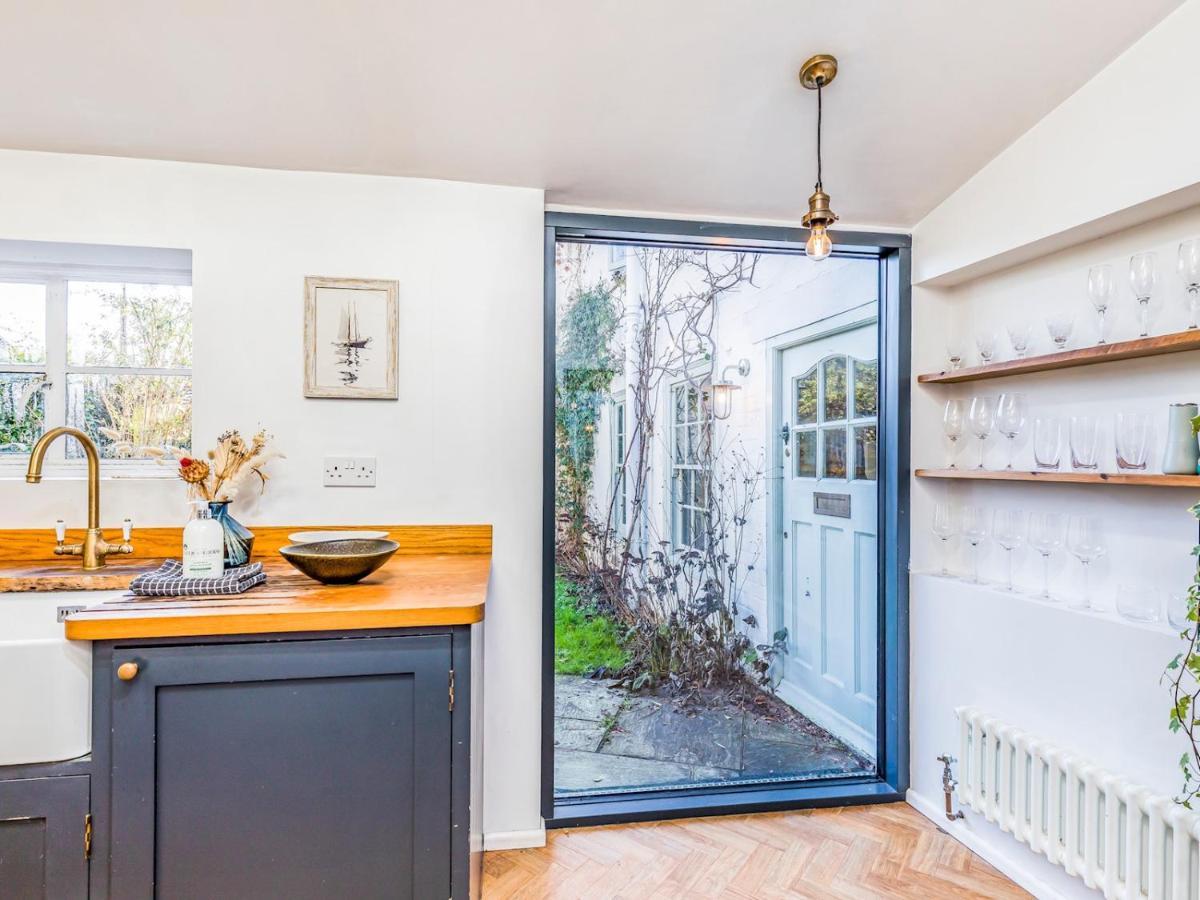 Pass The Keys Charming Downland Cottage チチェスター エクステリア 写真