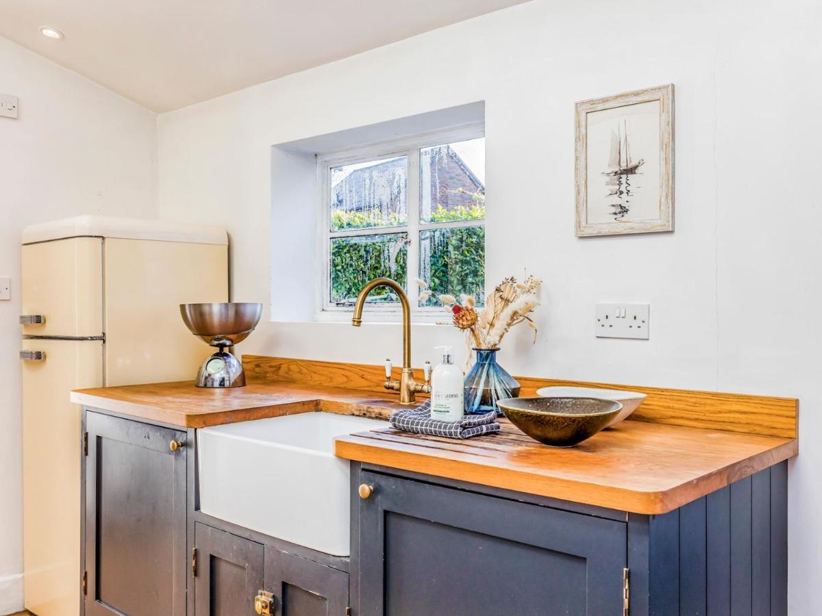 Pass The Keys Charming Downland Cottage チチェスター エクステリア 写真