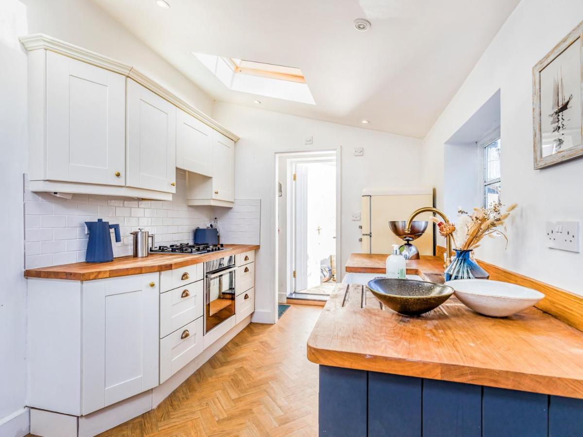 Pass The Keys Charming Downland Cottage チチェスター エクステリア 写真