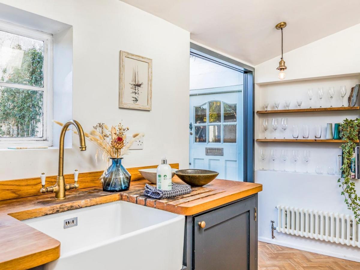 Pass The Keys Charming Downland Cottage チチェスター エクステリア 写真
