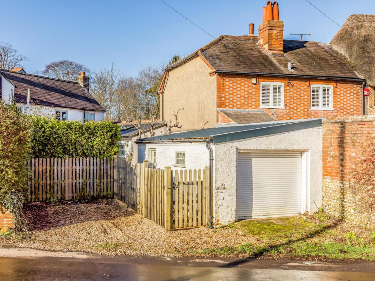 Pass The Keys Charming Downland Cottage チチェスター エクステリア 写真